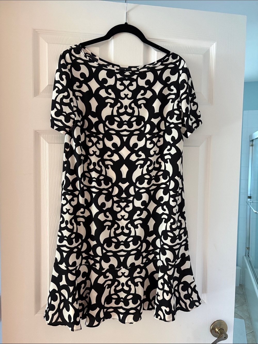 Ann Taylor Black and White Short-Sleeve Mini Dress with Graphic Pattern